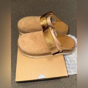 UGG Women's Goldenstar Platform Clog Authentic with Original Box 1138252 Size 7